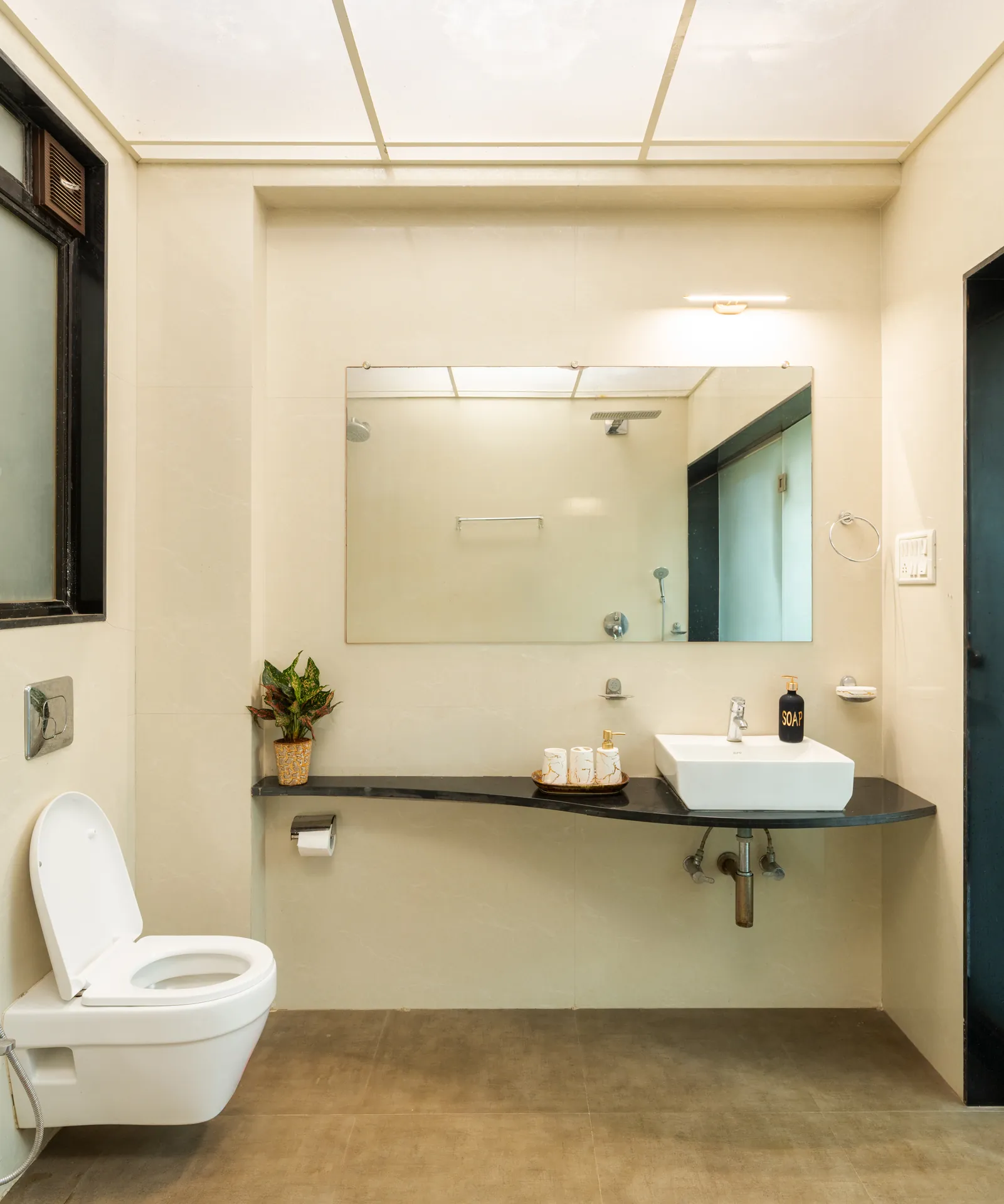 First Bedroom 7 at Hilltop Hideaway, Mumbai