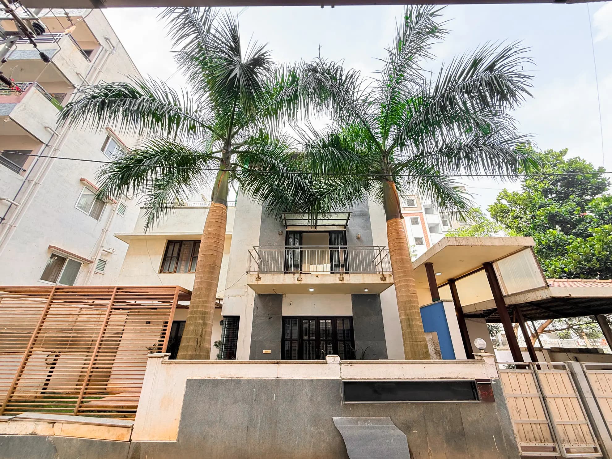Entrance and Parking 1 at Lagoon Luxe, Bengaluru